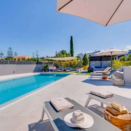 Ampelaki - Premium With Heated Pool *