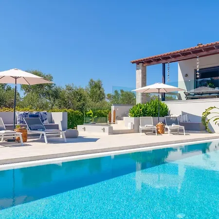 Ampelaki - Premium With Heated Pool Κουνουπιδιανά